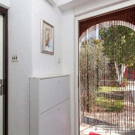 Casa de hóspedes Lara 3*